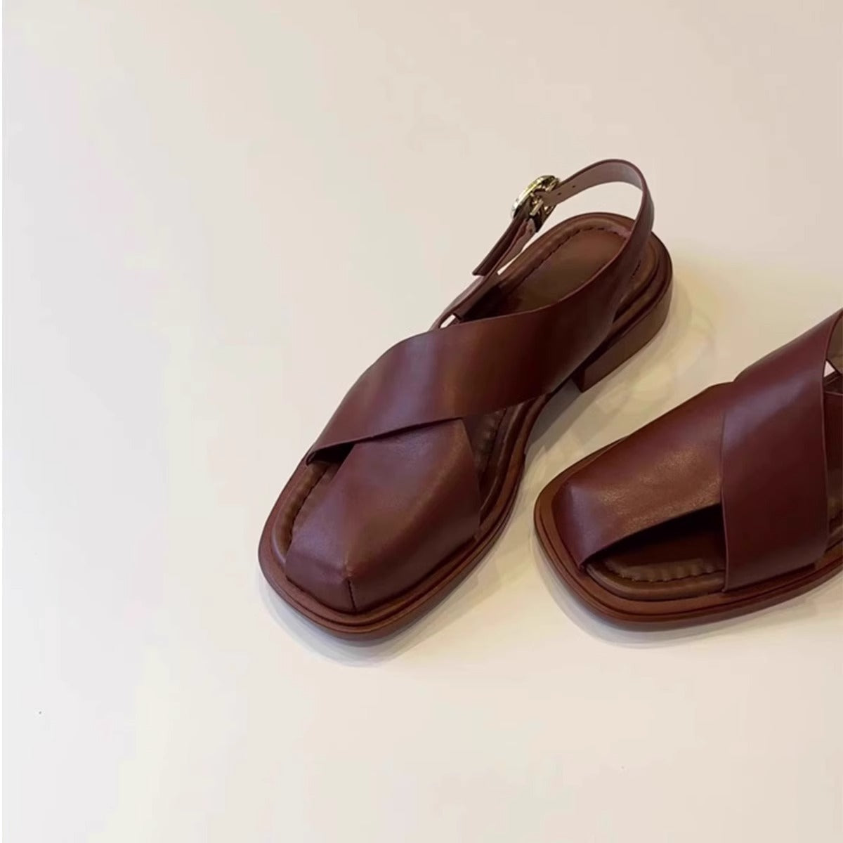 Roman Sandals With Buckle